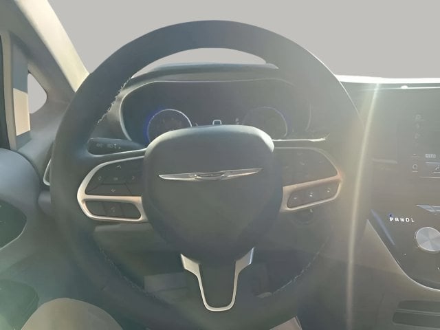 Pre-Owned 2024 Chrysler Pacifica Touring L - photo - 9
