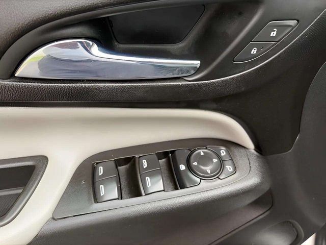 Pre-Owned 2021 Chevrolet Equinox LS - photo - 5