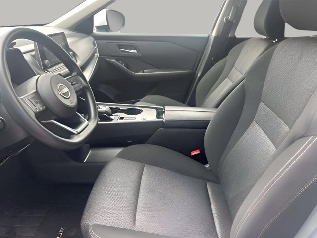 Pre-Owned 2024 Nissan Rogue SV - photo - 17