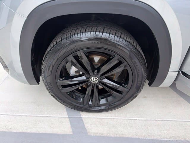 Pre-Owned 2023 Volkswagen Atlas 3.6L V6 SEL R-Line - photo - 31