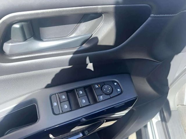 Pre-Owned 2025 Nissan Pathfinder SV - photo - 4