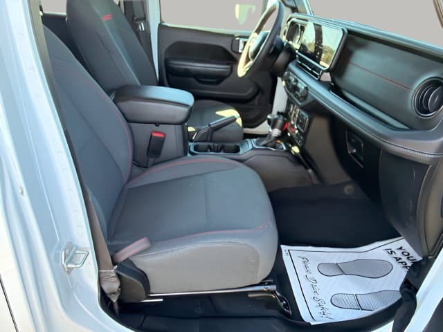Pre-Owned 2025 Jeep Wrangler Rubicon - photo - 30