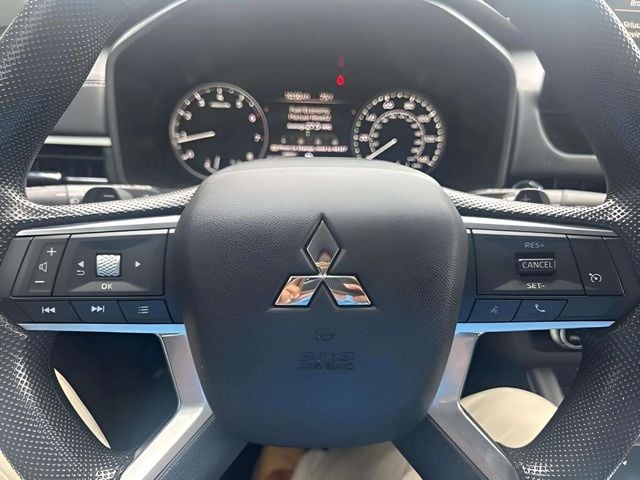 Pre-Owned 2025 Mitsubishi Outlander ES - photo - 6