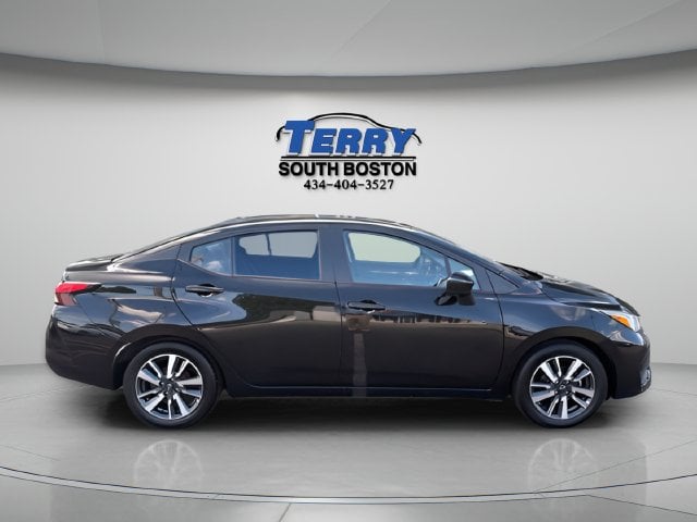 Pre-Owned 2023 Nissan Versa 1.6 SV - photo - 0