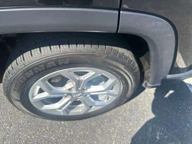 Pre-Owned 2024 Jeep Compass Latitude - photo - 19
