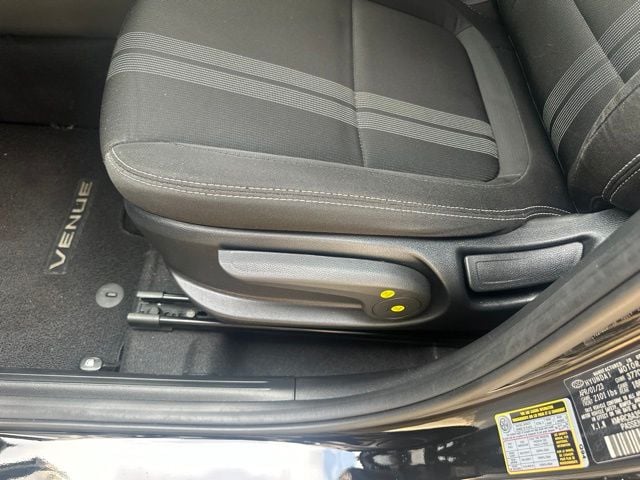 Pre-Owned 2023 Hyundai Venue SEL - photo - 6
