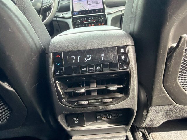 Pre-Owned 2023 Jeep Grand Cherokee L Limited - photo - 19