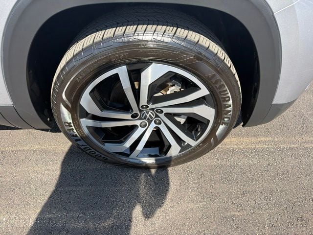 Pre-Owned 2023 Volkswagen Atlas Cross Sport 3.6L V6 SEL - photo - 27