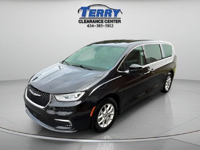 Pre-Owned 2023 Chrysler Pacifica Touring L - photo - 2