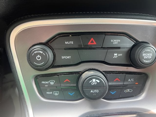 Pre-Owned 2021 Dodge Challenger SXT - photo - 11