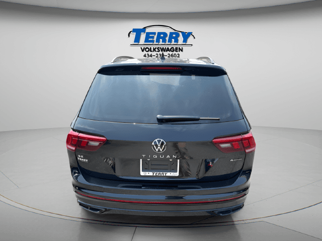 Pre-Owned 2024 Volkswagen Tiguan 2.0T SE R-Line Black - photo - 2
