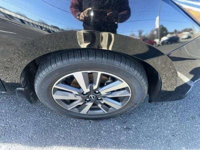 Pre-Owned 2024 Nissan Versa 1.6 S - photo - 15
