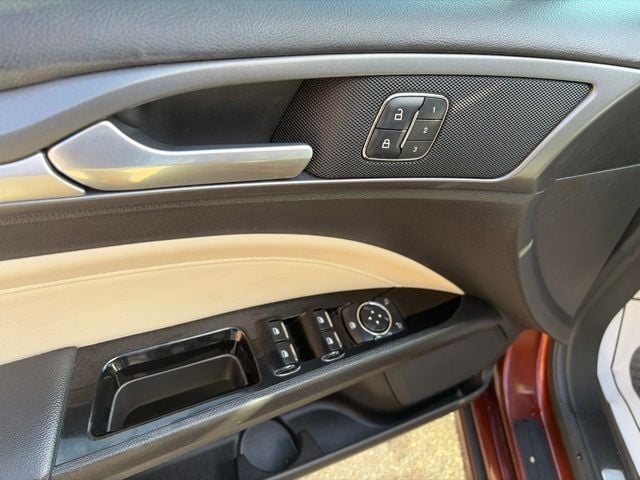 Pre-Owned 2016 Ford Fusion Hybrid Titanium - photo - 7