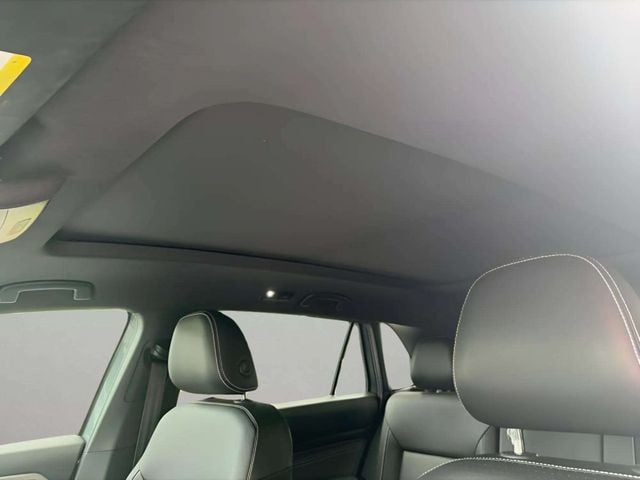 Pre-Owned 2022 Volkswagen Atlas Cross Sport 3.6L V6 SE w/Technology - photo - 10