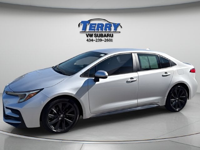 Pre-Owned 2024 Toyota Corolla SE - photo - 2