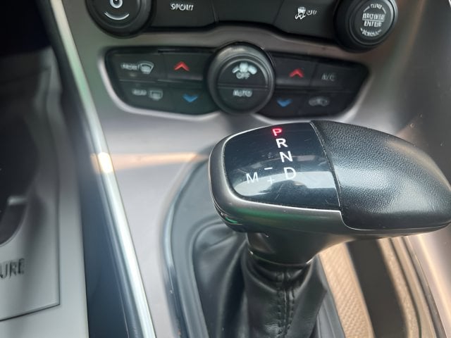Pre-Owned 2021 Dodge Challenger SXT - photo - 12