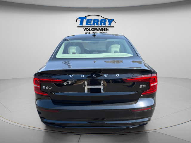 Pre-Owned 2024 Volvo S60 B5 Plus Dark Theme - photo - 2