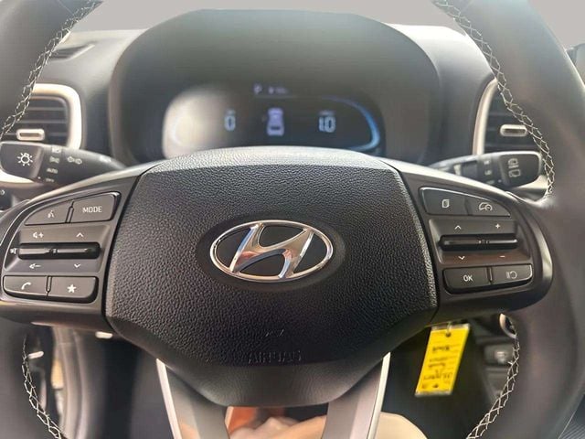 Pre-Owned 2023 Hyundai Venue SEL - photo - 9