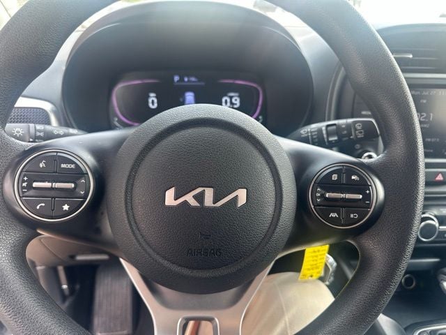Pre-Owned 2024 Kia Soul LX - photo - 9