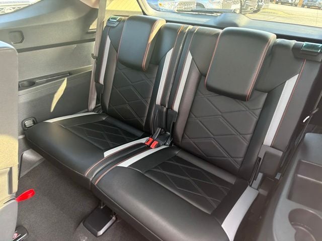 Pre-Owned 2025 Volkswagen Atlas 2.0T Peak Edition - photo - 6