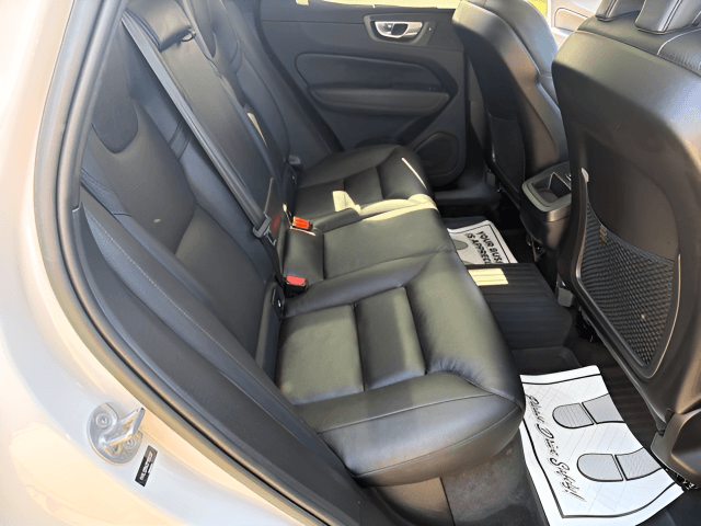 Pre-Owned 2023 Volvo XC60 B5 Plus Dark Theme - photo - 28