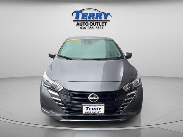 Pre-Owned 2024 Nissan Versa 1.6 SV - photo - 3