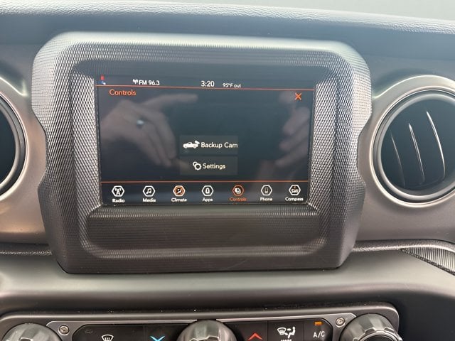 Pre-Owned 2023 Jeep Gladiator Sport S - photo - 17
