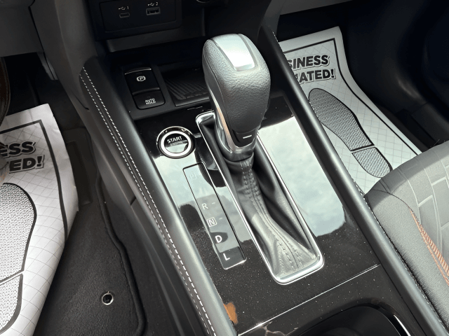 Pre-Owned 2023 Nissan Kicks SR - photo - 21