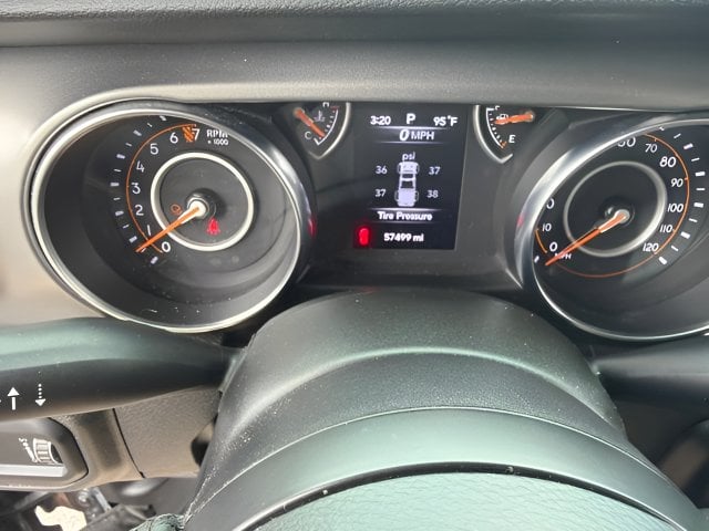Pre-Owned 2023 Jeep Gladiator Sport S - photo - 12