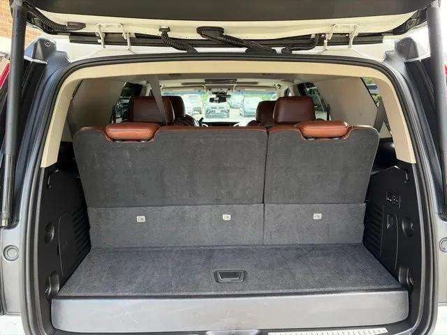 Pre-Owned 2019 Cadillac Escalade Luxury - photo - 17