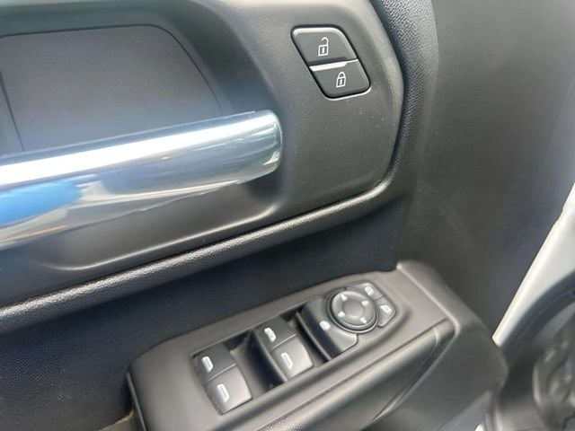 Pre-Owned 2022 Chevrolet Silverado 1500 WT - photo - 13