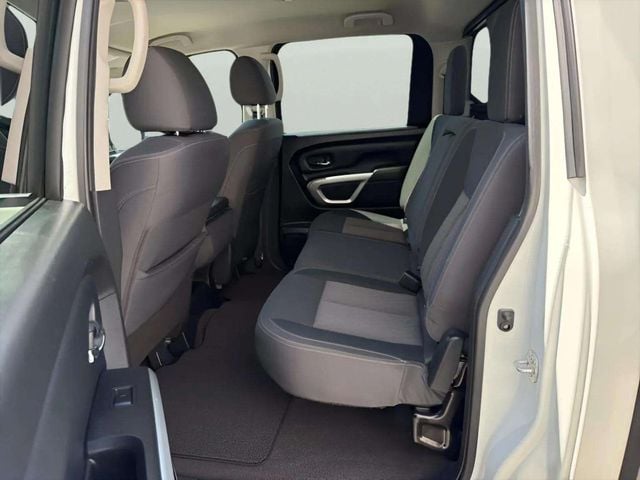 Pre-Owned 2021 Nissan Titan SV - photo - 5