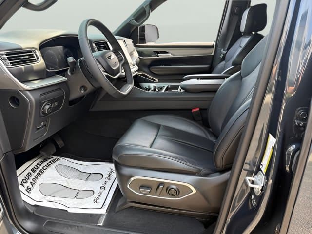 Pre-Owned 2025 Jeep Wagoneer Series III - photo - 4
