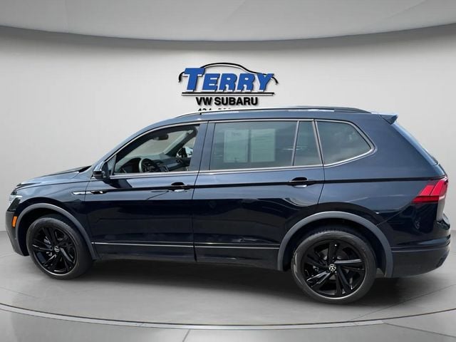 Pre-Owned 2024 Volkswagen Tiguan 2.0T SE R-Line Black - photo - 1