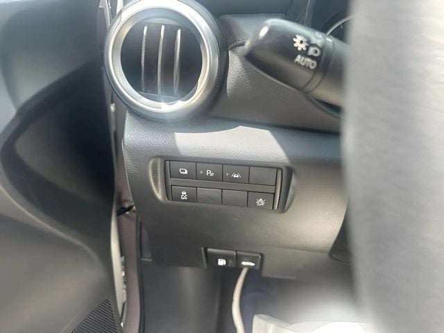 Pre-Owned 2025 Nissan Versa 1.6 S - photo - 9