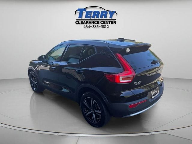 Pre-Owned 2023 Volvo XC40 B4 Core - photo - 3