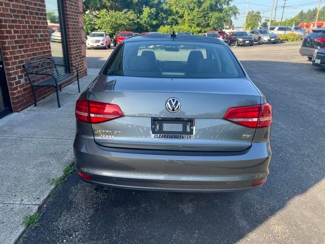 Pre-Owned 2015 Volkswagen Jetta 2.0L TDI SE - photo - 4