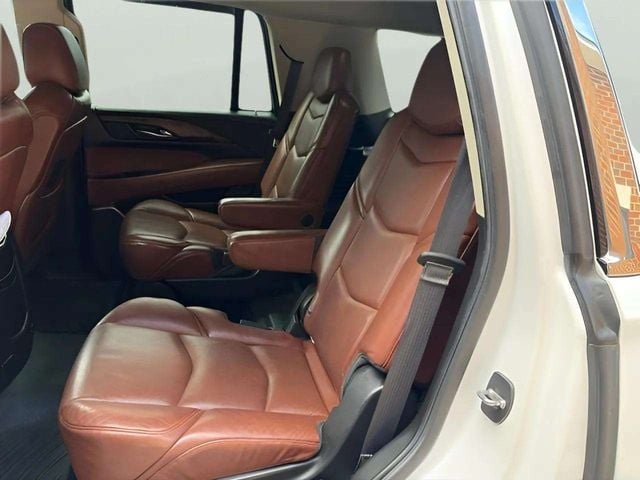 Pre-Owned 2019 Cadillac Escalade Luxury - photo - 5