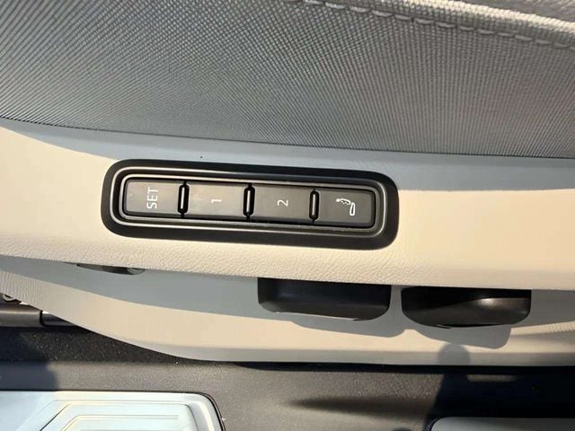 Pre-Owned 2025 Volkswagen Atlas 2.0T SEL Premium R-Line - photo - 13