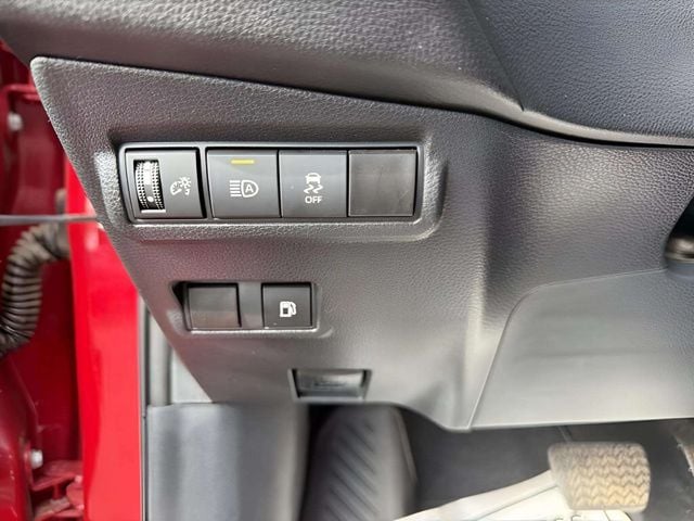 Pre-Owned 2024 Toyota Corolla Cross Hybrid XSE - photo - 8