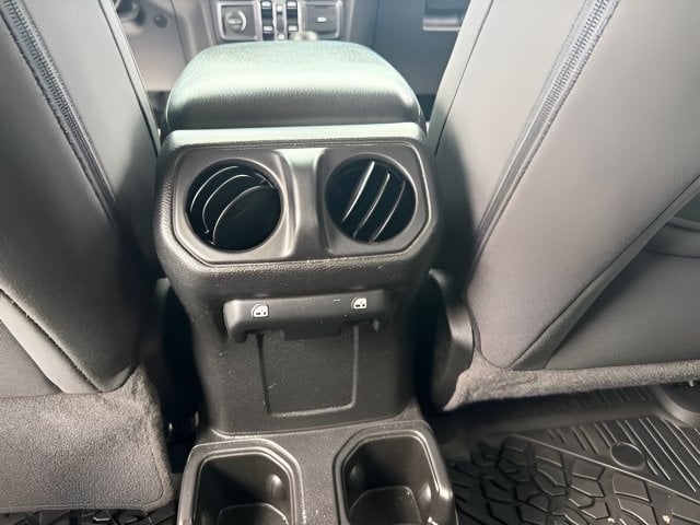 Pre-Owned 2023 Jeep Gladiator Sport S - photo - 7