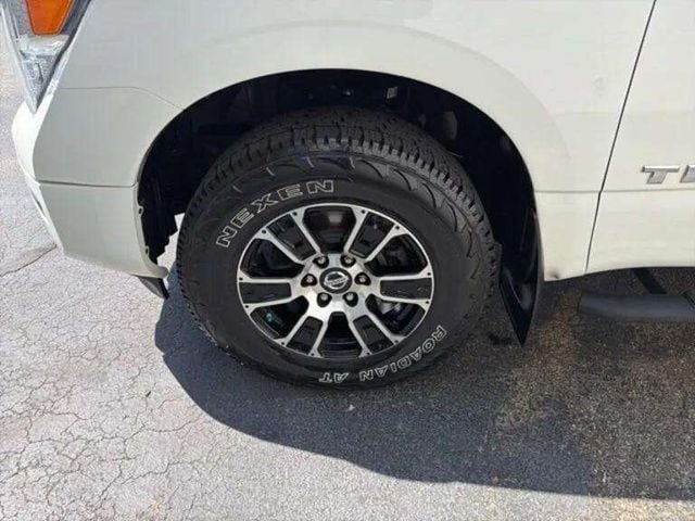 Pre-Owned 2021 Nissan Titan SV - photo - 12