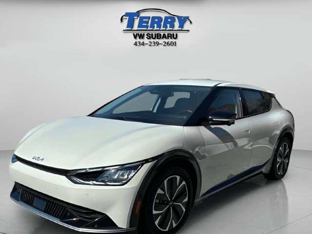 Pre-Owned 2022 Kia EV6 Wind - photo - 2