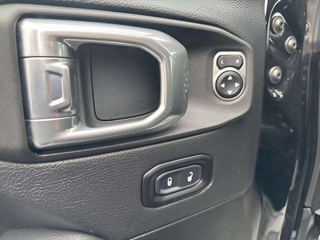 Pre-Owned 2022 Jeep Wrangler Unlimited Sahara - photo - 7