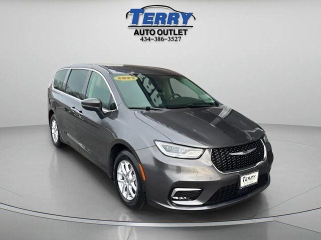2023 Chrysler Pacifica Touring L Photo in Lynchburg VA 24502